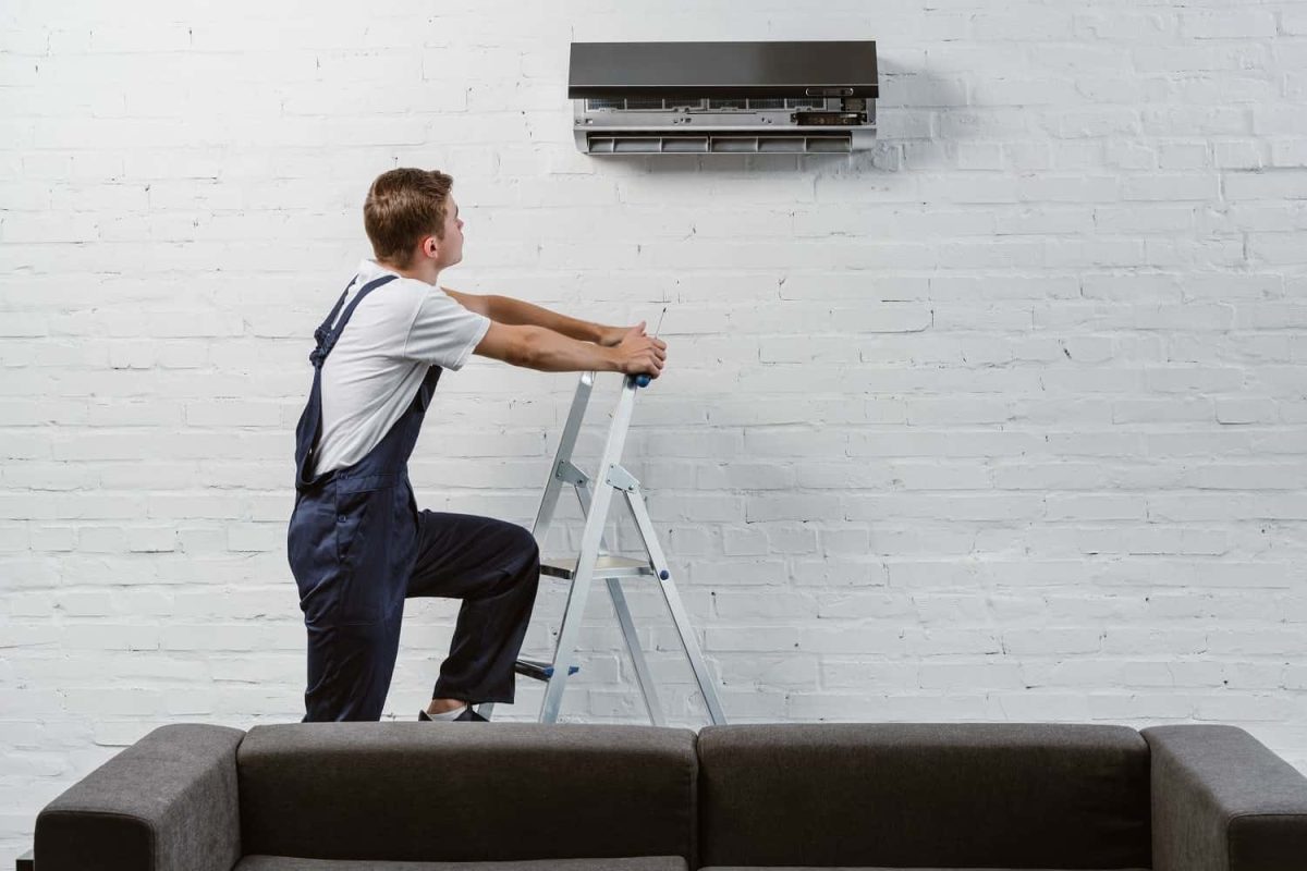 professional-air-conditioner-repairman-standing-on-2021-08-31-03-42-07-utc-min-min.jpg